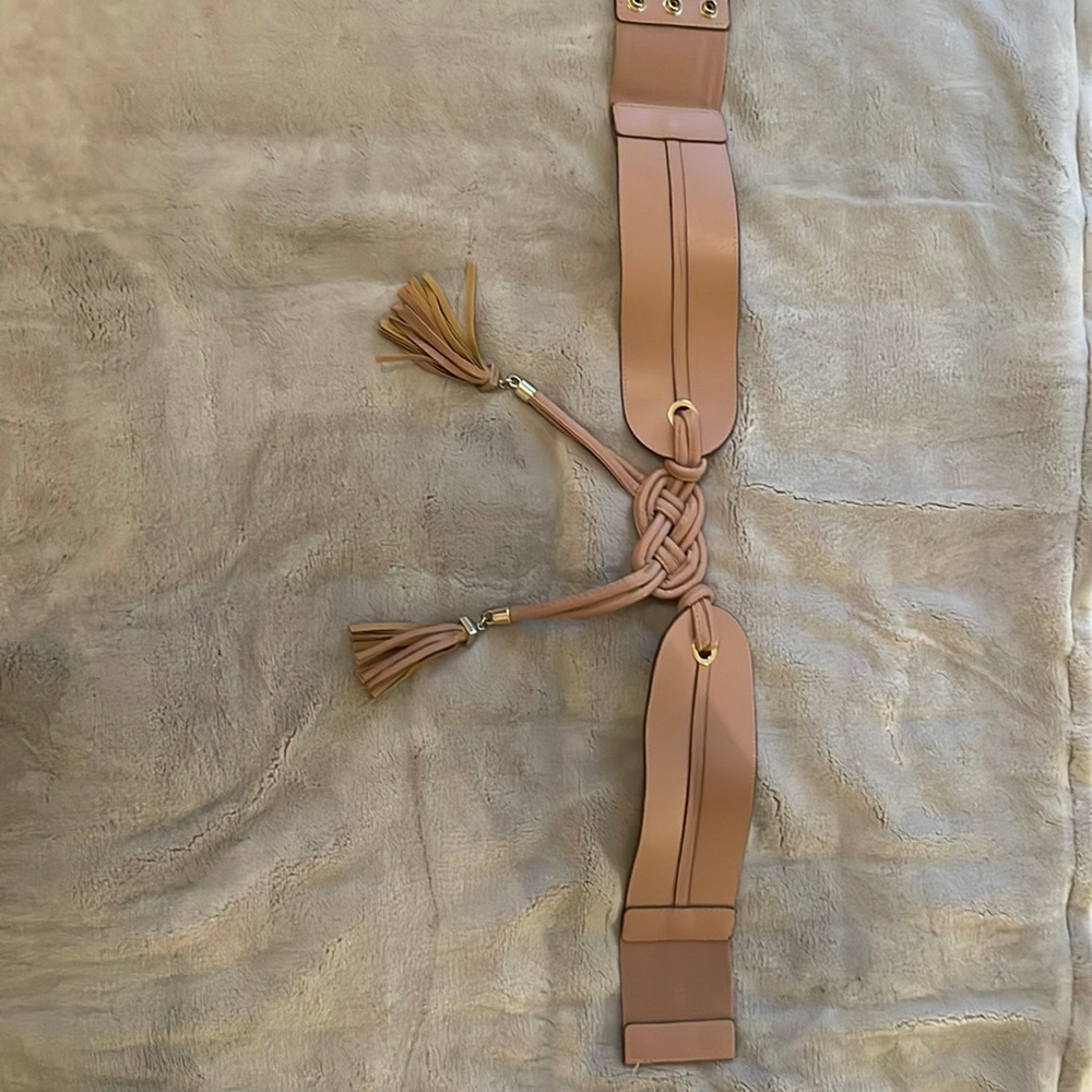 BCBG MaxAzria beige belt